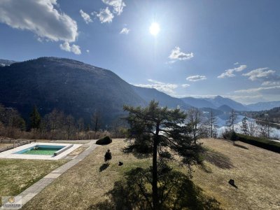Einzigartige Lage am Grundlsee mit Swimmingpool und Seezugang
