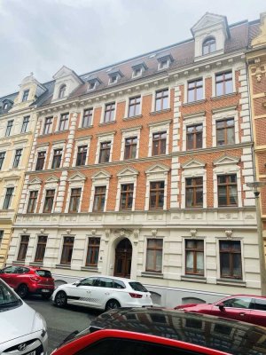Großzügige, gut geschnittene & helle 3-Raumwohnung, in zentraler Stadtparknähe mit Wannenbad!