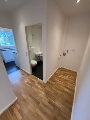 ** TOP SANIERTE SINGLEWOHNUNG MIT EBK UND BALKON **