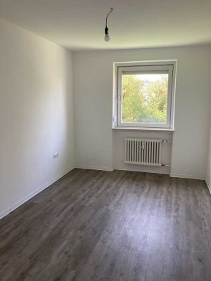 1. OG / 4 Zimmer mit Balkon ab sofort