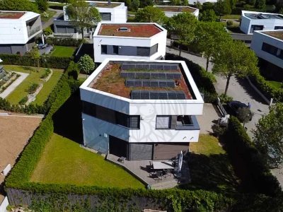 Frankfurt-Riedberg! Exklusive Villa mit hochwertiger Ausstattung und Wellnessbereich.