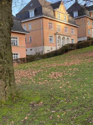 Für Liebhaber von Altbauwohnungen mit Charme - 4-Raum-Wohnung mit Loggia im Zooviertel