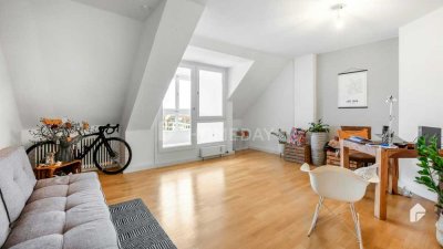 In gefragter Lage: 2-Zimmer Dachgeschosswohnung mit Wintergarten und Altbaucharme