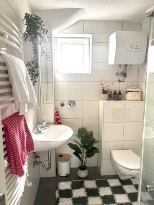 � Nachmieter gesucht: Lichtdurchflutete 2‑Zimmer‑Wohnung mit Dachterrasse in Toplage Bad Cannstatt