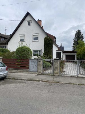 Ruhige - 4 Zimmer-Erdgeschoßwohnung in 2 Familienhaus