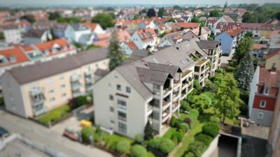 Geräumige, helle 4 Zimmer-Wohnung mit zwei Dachterrassen in ruhiger,zentraler Wohnlage in Lechhausen