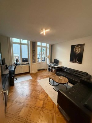 Zentrale 2,5 Zimmer Altbauwohnung am Robert-Daum-Platz mit Wintergarten und Möbelübernahme