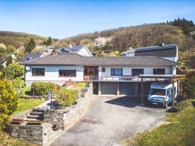 Gepflegter Bungalow, mit Fernblick und großzügigem Grundstück in Heimbach zu verkaufen