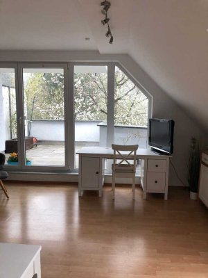 Helle, möblierte 2-Zimmer Dachgeschosswohnung mit
Balkon & Tiefgarage in Frankfurt Seckbach