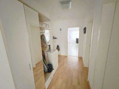TOP GEPFLEGTE  EIGENTUMSWOHNUNG   - 3 ZIMMER - GERÄUMIGER BALKON
