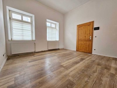 Sanierte EG-Wohnung mit Küche und Bad im Anbau