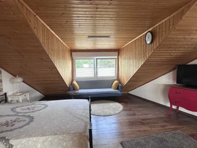 Stilvolle 1-Zimmer-Dachgeschosswohnung mit EBK in Köln Longerich
