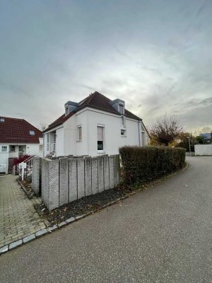 Zentrale 2-Zimmer Wohnung mit Stellplatz, Einbauküche und Balkon