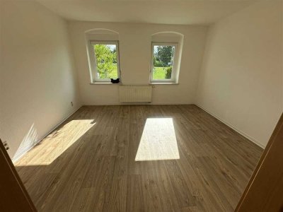 Großzügige 3-Zimmer mit eigenem Garten, EBK, Laminat, Stellplatz, Dusche am Wald!