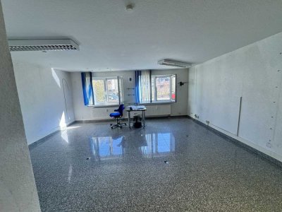 Erdgeschoss 2 Zimmer Einheit mit WC, Dusche und Stellplatz plus TG