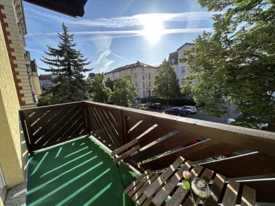 Helles, modern eingerichtetes Appartement mit sonnigem Balkon und EBK in bester Lage
