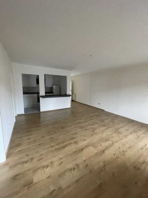 Offen geschnittene 2 Zimmer Wohnung mit EBK & Terrasse in Luhden