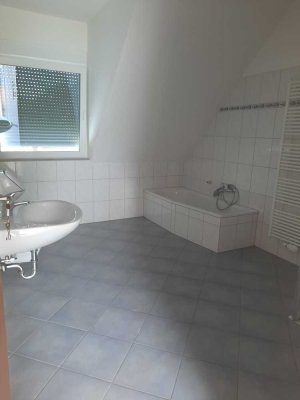 Ansprechende und modernisierte 2-Raum-Wohnung mit Einbauküche in Garbsen