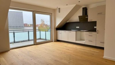 Helle 3-Zimmer Dachgeschosswohnung mit Balkon in Schrobenhausen Mühlried