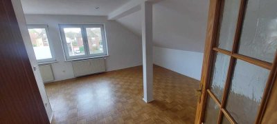 3-Zimmer Dachgeschosswohnung in einem ruhigen Haus mit 5 Wohnungen.