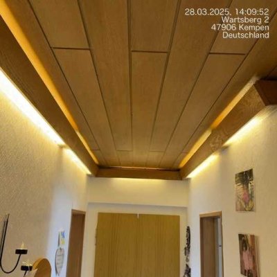 Im 80er Jahre-Stil: Gemütliche, unrenovierte 4-Zimmer-Wohnung im 2. OG zu vermieten