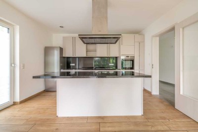 Einziehen, Wohlfühlen & Glücklich sein. Einfamilienhaus mit 7 Zimmern und einem großen Garten. Frei