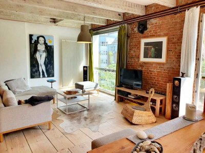 Exklusives Loft-Ambiente mit EBK und Balkon in Altona-Altstadt