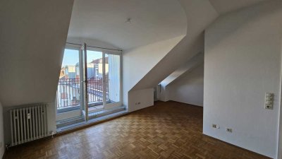 Bestlage 2-Zimmer-DG-Wohnung mit Balkon und EBK in Mainz