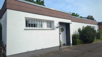 Viel Platz für den Alltag: Großzügiger Bungalow in Bonn-Auerberg