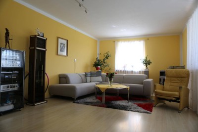 Großes Grundstück mit schönem Bungalow in Siedlungsrandlage!