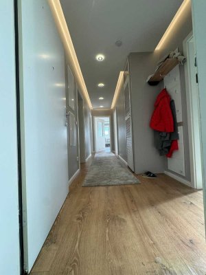 Moderne und möblierte 4-Zimmer-Wohnung mit Balkon in Wiesbaden-Kohlheck!