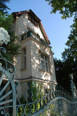 Großzügige und helle Wohnung in historischer Stadtvilla im gepflegten Süden Berlins