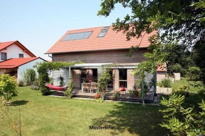 Einfamilienhaus nebst Anbauten - provisionsfrei