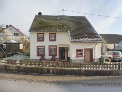 Kleines Einfamilienhaus mit tollem Gartenhaus in Gönnersdorf/Eifel