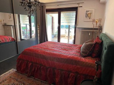 Ruhig Wohnen, zentral angebunden - Erdgeschosswohnung mit Garten und Stellplätzen