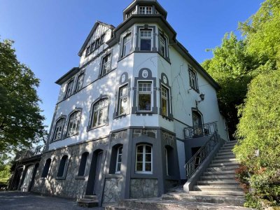 Repräsentative Jugendstilvilla  mit parkähnlichem Grundstück an eigenem Wald