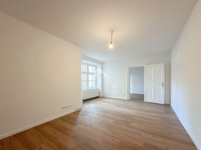 TOP LAGE IM WRANGELKIEZ! FRISCH SANIERTE 2-ZIMMER WOHNUNG IM EG! PROVISIONSFREI!