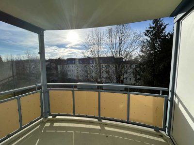 *1 MONAT MIETFREI * 3-Raum Wohnung mit Balkon und Einbauküche!