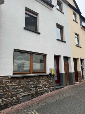 Perfekt für Familien: Haus mit Moselblick, Balkon und Garten 1.250 € VB