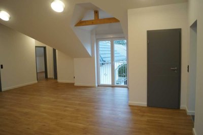 Erstbezug nach Sanierung: 4-Zi.-DG-Wohnung mit Balkon in Dittelsheim-Heßloch