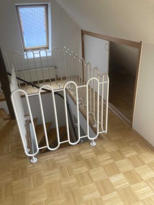 Attraktive und modernisierte 4-Raum-Wohnung mit gehobener Innenausstattung mit Balkon in Duisburg