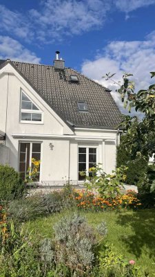 PRIVAT - Raumwunder Doppelhaushälfte in Berlin-Mahlsdorf
