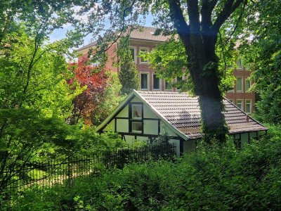 Direkt an der Promenade! Kleines Haus mit Garten + Garage