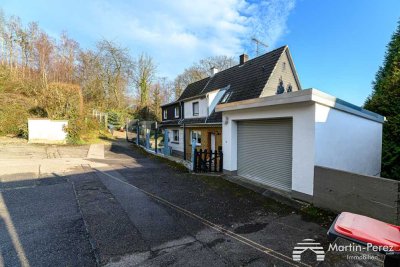 Doppelhaus
- Balkon - Terrasse - Garten - Keller - Garage -