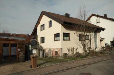 Freistehendes Einfamilienhaus mit Einliegerwohnung in ruhiger Lage