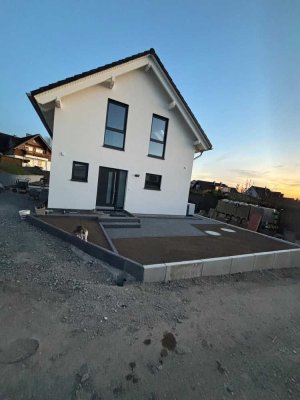 3,5-Zimmer-Einfamilienhaus mit gehobener Innenausstattung und EBK in Bergisch Gladbach (Neubau)