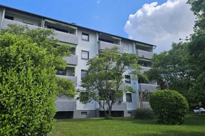 Sofort verfügbare 3-Zimmer-ETW mit Loggia, Garage und Renovierungsbedarf in KA-Neureut