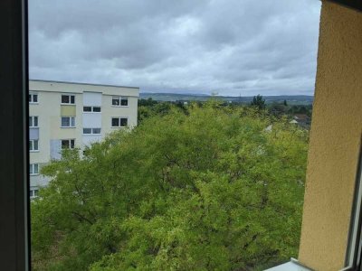Freundliche, renovierte 2-Zimmer-Wohnung mit Balkon in Ingelheim