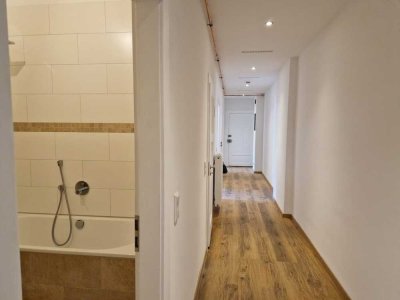 2 Zimmer renovierte Wohnung zu vermieten in der Knauerstraße!