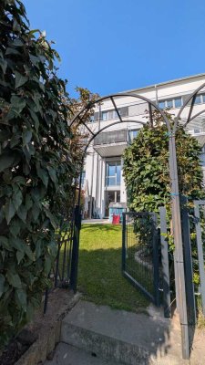 Stadthaus-Feeling pur: Lichtdurchflutete Garten-Maisonette in Mannheims grüner Oase